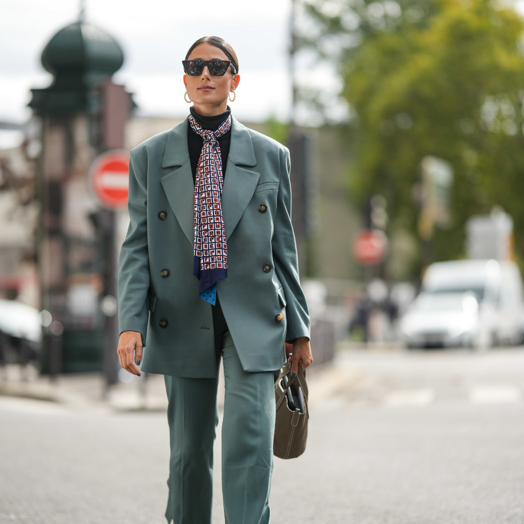 TOP 6 trendów, które wykorzystasz w stylizacjach do pracy jesienią 2022. Są modne i zgodne z biurowym dress codem